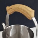 کتری لوله دار قیطاسی 3.5 لیتری مدل 40207 کف چدن دسته چوب مات